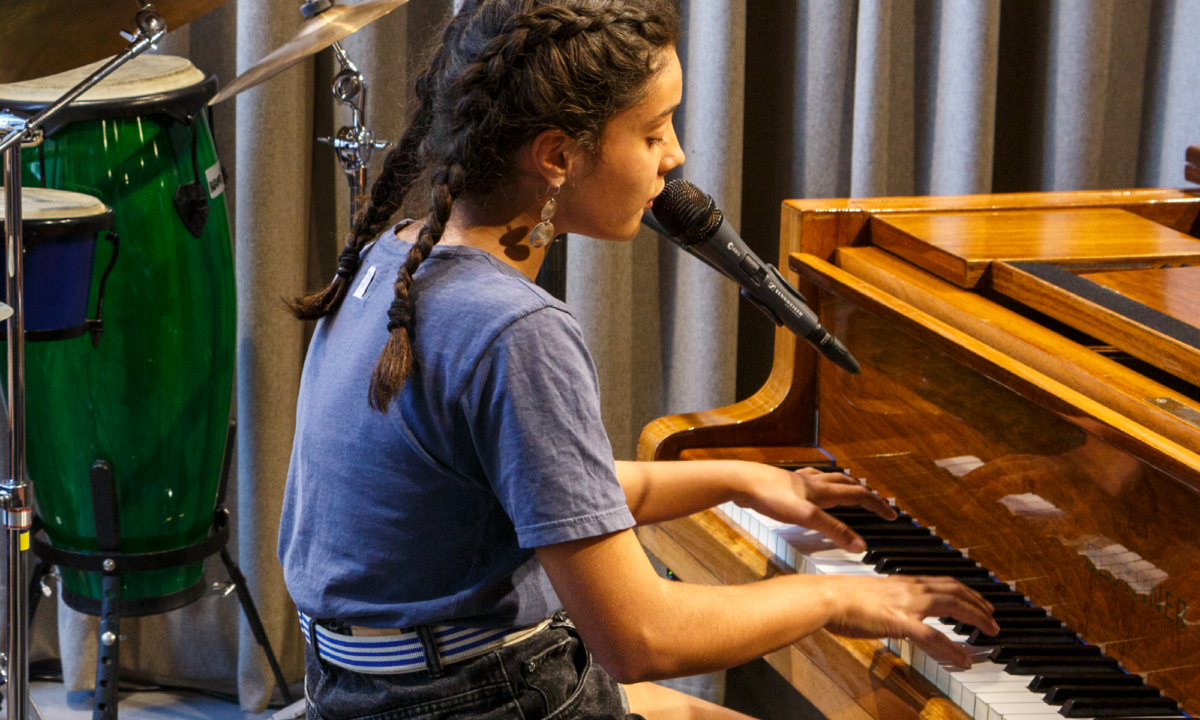 chanter en s'accompagnant au piano